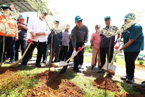 TAN SRI ABANG JOHARI TUN OPENG