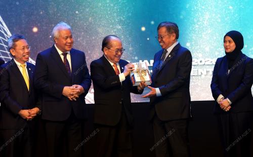 TAN SRI ABANG JOHARI TUN OPENG