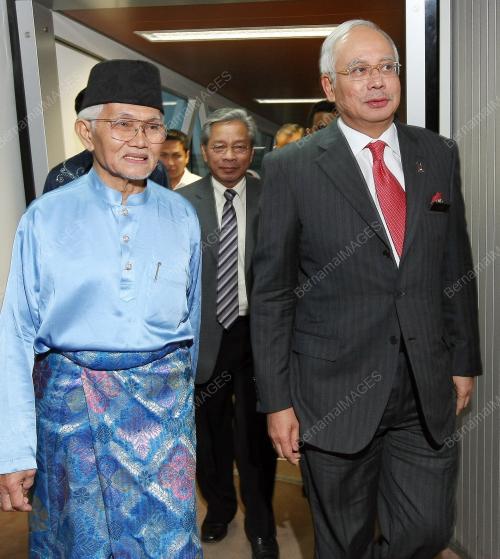MOHD NAJIB TUN ABDUL RAZAK