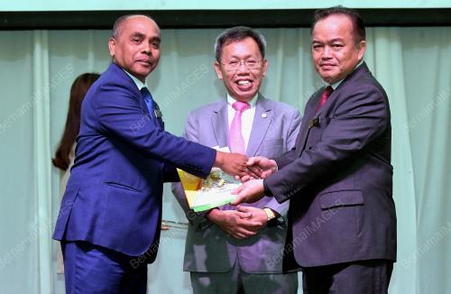 DATUK SERI DR SIM KUI HIAN