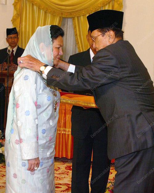 TUN ABANG MUHAMMAD SALAHUDDIN