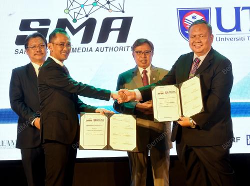 TAN SRI ABANG JOHARI TUN OPENG