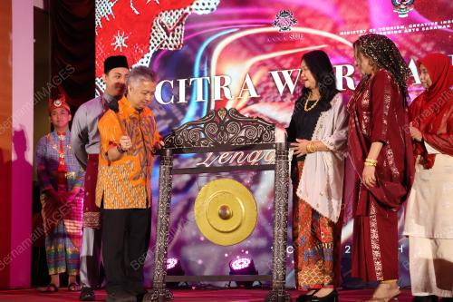 DATUK SNOWDAN LAWAN