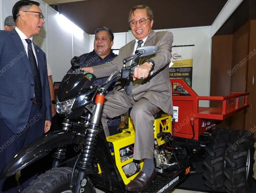 TAN SRI ABANG JOHARI TUN OPENG