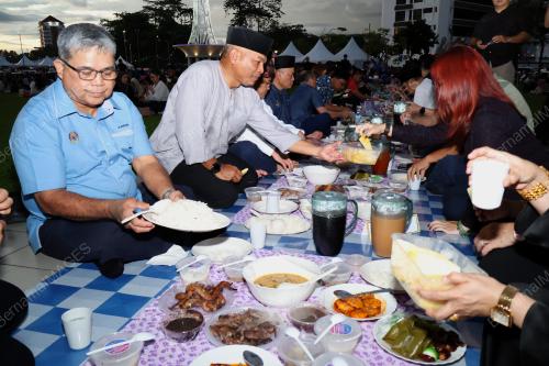 DATUK AARON AGO DAGANG