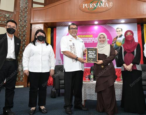 DATUK HASBI HABIBOLLAH
