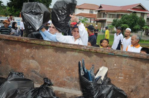 SK01_15072012_GOTONG_ROYONG