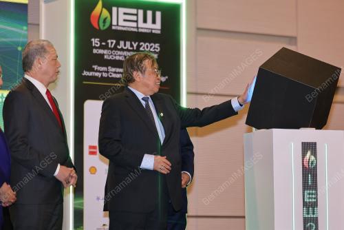 TAN SRI ABANG JOHARI TUN OPENG