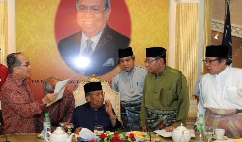 SK01_16082015_PBB_MAJLIS_TERTINGGI