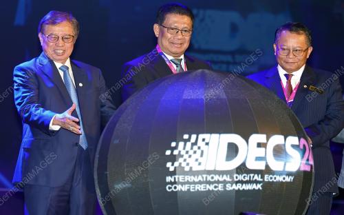 TAN SRI ABANG JOHARI TUN OPENG