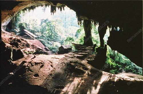 SK01_17022016_NIAH_CAVES