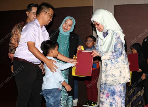 DATUK SERI FATIMAH ABDULLAH