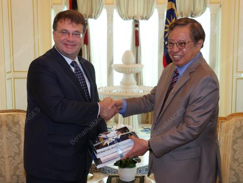TAN SRI ABANG JOHARI TUN OPENG