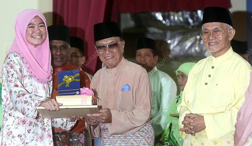 TUN ABANG MUHAMMAD SALAHUDDIN