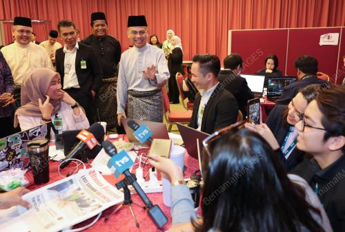 FAHMI FADZIL