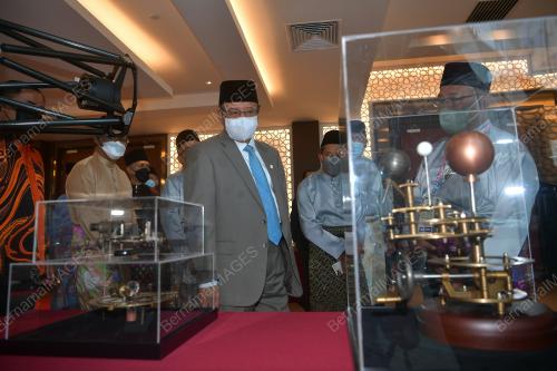 TAN SRI ABANGJOHARI TUN OPENG