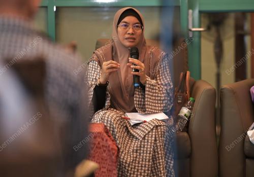 DR NADRAWINA ISNIN