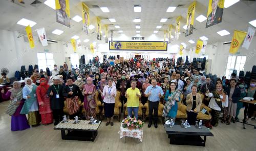DATUK SERI DR SIM KUI HIAN