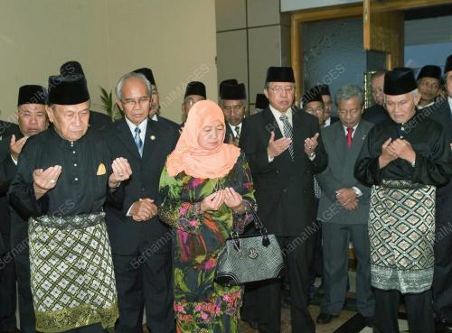 TUN MUHAMMAD SALAHUDDIN ABANG BARIENG