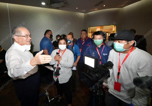 DATUK AMAR DOUGLAS UGGAH EMBAS