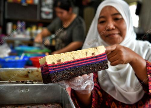 KEK LAPIS SARAWAK