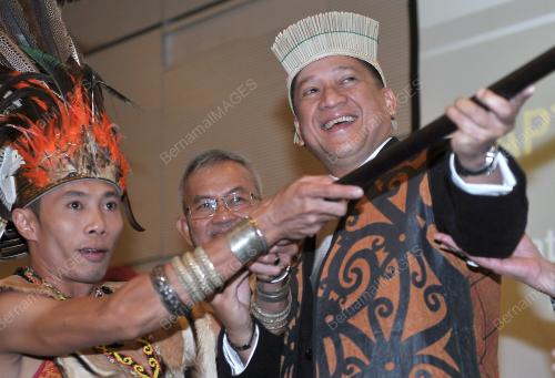 SK01_21112013_NAZRI_APTHAT