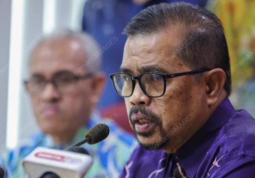 DATUK ADNAN MAT
