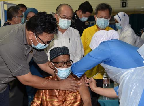 DATUK AMAR DOUGLAS UGGAH EMBAS