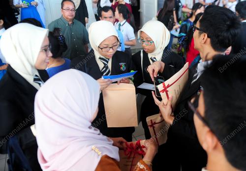SK01_24032017_HADIAH_PELAJAR