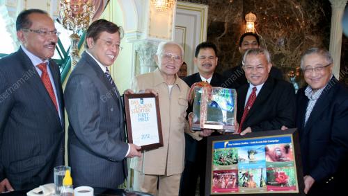 SK01_24042012_ANUGERAH