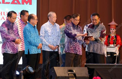 TAN SRI ABANG JOHARI TUN OPENG