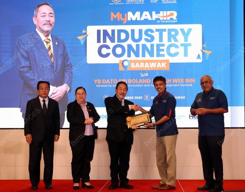 DATUK SERI ROLAND SAGAH WEE INN
