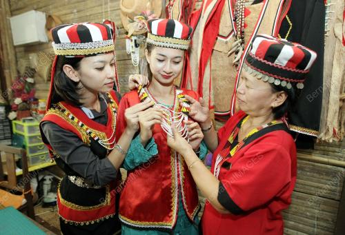 SK01_25052015_GAWAI_DAYAK