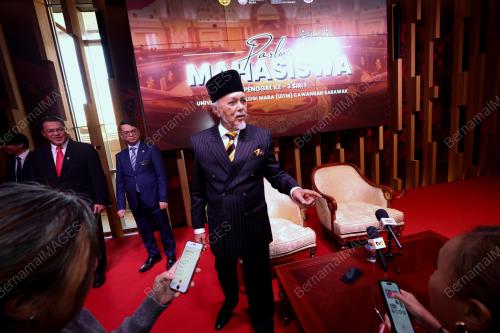 TAN SRI MOHAMAD ASFIA AWANG NASSAR