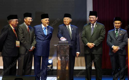 TAN SRI ABANG JOHARI TUN OPENG