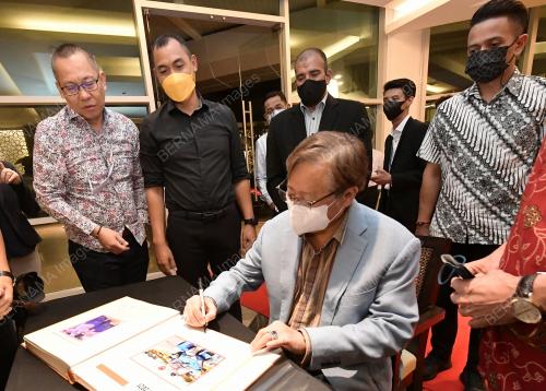 TAN SRI ABANG JOHARI TUN OPENG
