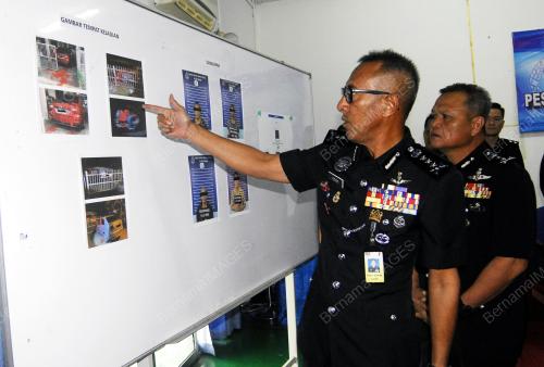 DATUK MOHD AZMAN AHMAD SAPRI