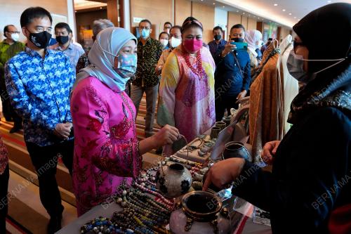 DATUK SERI NANCY SHUKRI