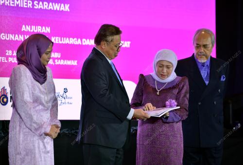 TAN SRI ABANG JOHARI TUN OPENG