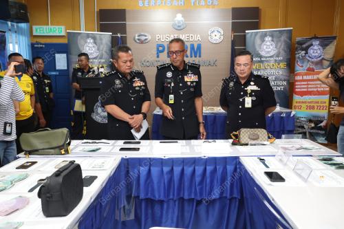 DATUK MOHD AZMAN AHMAD SAPRI
