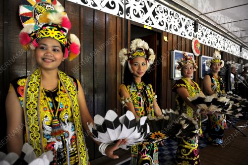 SAMBUT GAWAI