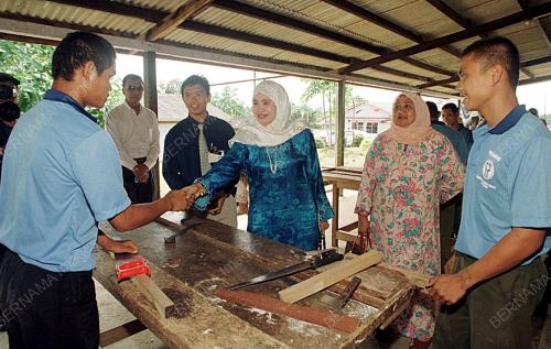 SK02-03_08_2000_SITI_ZAHARAH_03082000