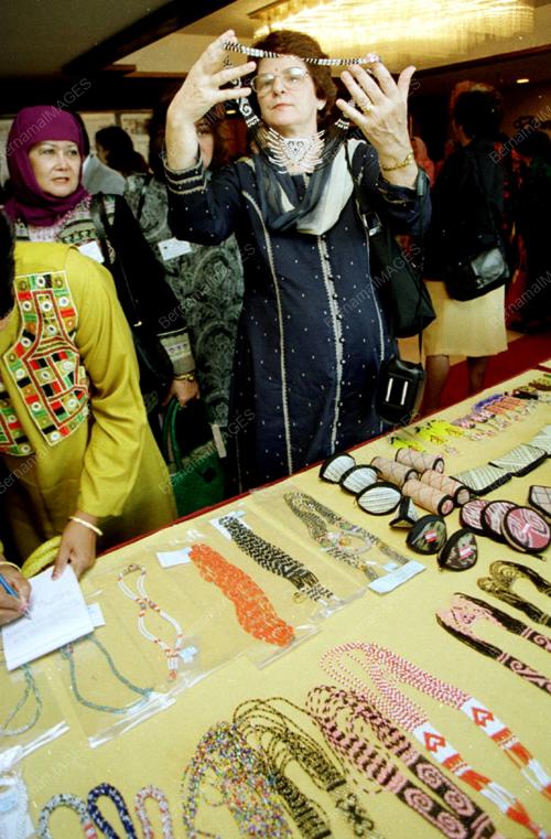 SK02-04_05_2000_ACWO-NECKLACE_07012016