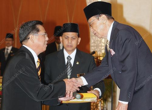 ANGKAT SUMPAH PERLANTIKAN