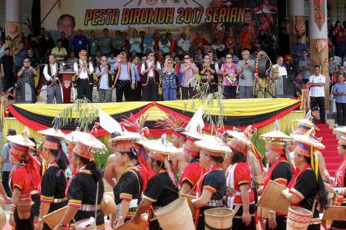 SK02_01042017_PESTA_BIRUMUH