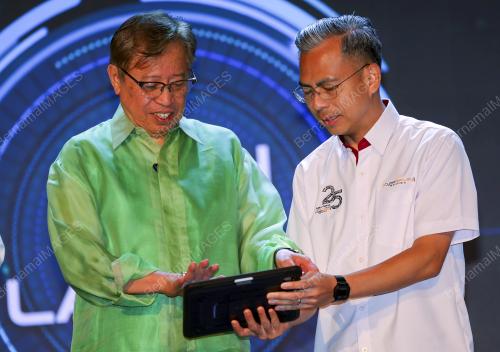 TAN SRI ABANG JOHARI TUN OPENG