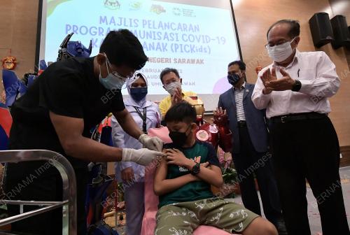 DATUK AMAR DOUGLAS UGGAH EMBAS