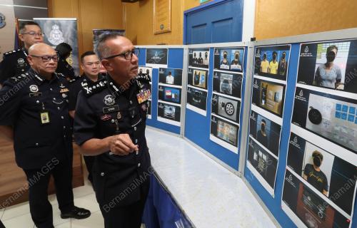 DATUK MOHD AZMAN AHMAD SAPRI