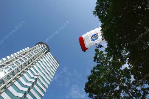 TERJUNAN ANTARABANGSA MENARA KL08