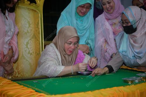 TUNKU HAJAH AZIZAH AMINAH MAIMUNAH